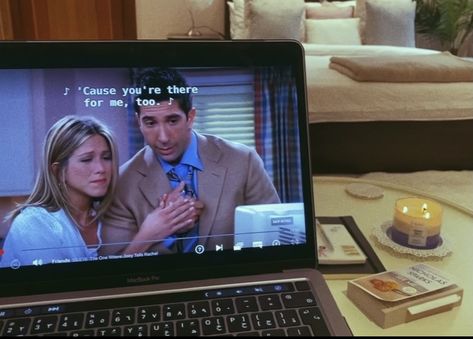 Friends Netflix Aesthetic, Watching Friends Aesthetic, Friends Bedroom, Netflix Aesthetic, Queen Of The South, Pretty Star, Escape Reality, My Vibe, Bedroom Interior