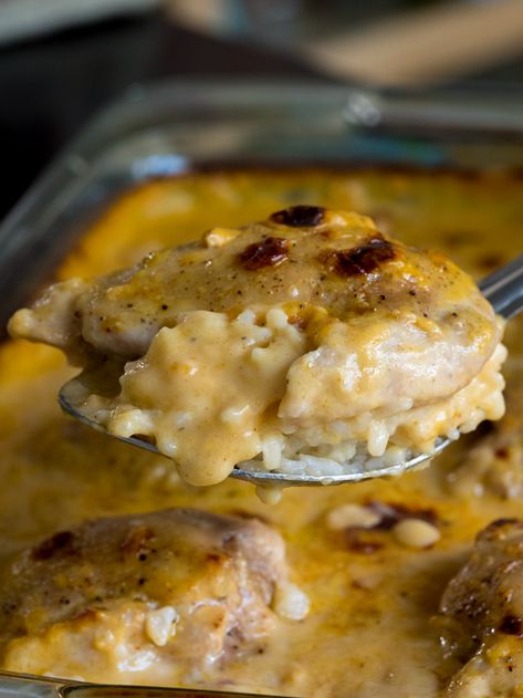 Creamy Southern Smothered Chicken – 12 Tomatoes Chicken With Cream Of Chicken, Smothered Chicken Thighs, Southern Smothered Chicken, Smothered Chicken Recipes, Southern Chicken, Smothered Chicken, Southern Cooking, Chicken Casserole, Cream Of Chicken