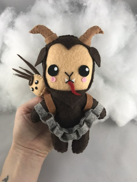 Adorable Gus Vom Krampus Felt Doll Holiday Chaos, Retro Christmas Decorations, Creepy Christmas, Felt Crafts Diy, Felt Halloween, Christmas Dolls, Felt Projects, Doll Maker, Black Christmas