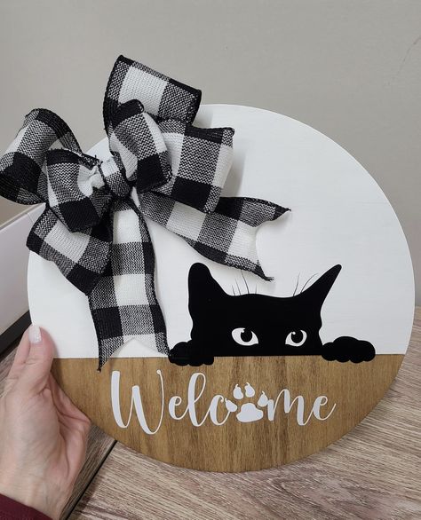 Cat Wood, Spoon Crafts, Door Hangers Diy, Wooden Signs Diy, Door Signs Diy, Wood Wreath, Signs Diy, Wooden Wreaths, Round Wood Sign