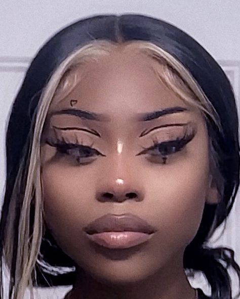 Black Graphic Liner, Harrison Jones, Graphic Liner Makeup, Liner Ideas, Futuristic Makeup, Hot Hairstyles, Skater Outfits, Cute Eye Makeup, Aesthetic Goth