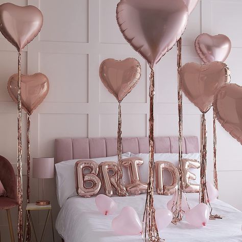 Set up a surprise for the beautiful bride-to-be with our hen party decorations room kit! Bride Bedroom, Pretty In Pink Bachelorette Party, Bride Balloon, Balloon Bunting, Bachelorette Party Balloon, Hen Party Balloons, Bride To Be Decorations, Classy Hen Party, Hen Party Decorations