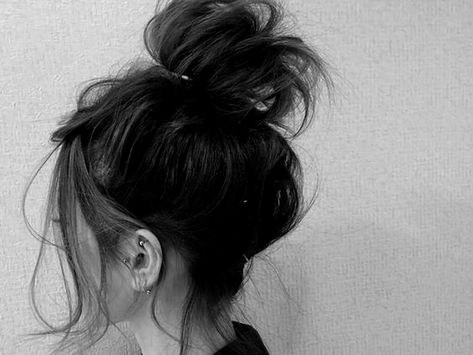 Dark Hair Bun Aesthetic, Messy Bun Dark Hair, Messy Bun Aesthetic Faceless, Girlish Hairstyles, Black Hair Messy Bun, Messy Bun Black Hair, Aesthetic Messy Bun, Messy Bun Brunette, Messy Hair Aesthetic