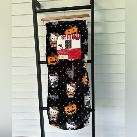 Nwt 2024 Hello Kitty Halloween Cloud Throw 60 X 70 This Viral Tiktok Blanket Has Been Hard To Find! Super Soft With Adorable Halloween Print. Fast Shipping And Smoke Free Home Hello Kitty Bedding, Hello Kitty Bed, Hello Kitty Black, Hello Kitty Halloween, Viral Tiktok, Halloween Prints, Black Orange, Orange Black, Blankets & Throws