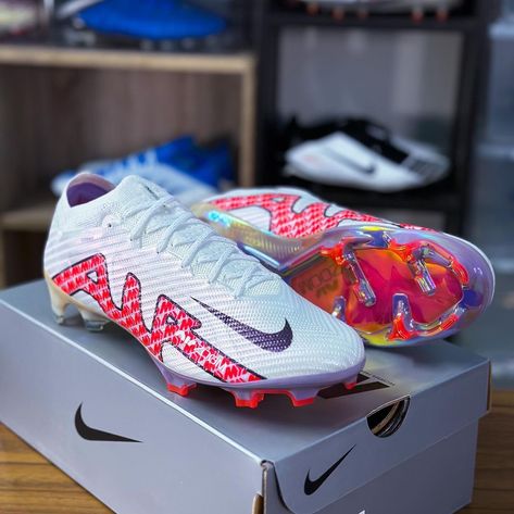 Soccer Cleats Aesthetic, Mercurial Football Boots, Best Soccer Cleats, Best Soccer Shoes, Rugby Boots, Nike Football Boots, Football Boyfriend, Ronaldo Football, Nike Cleats