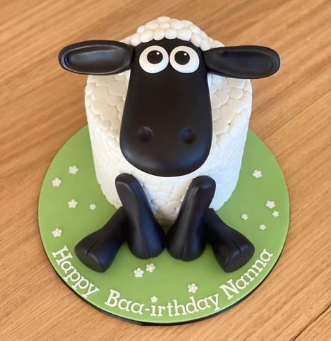 Shaun The Sheep Birthday Cake, Shaun The Sheep Cake Ideas, Shaun The Sheep Cake, Pup Party, Sheep Cake, Eid Cake, Chicken Cake, Shaun The Sheep, Creative Birthday Cakes