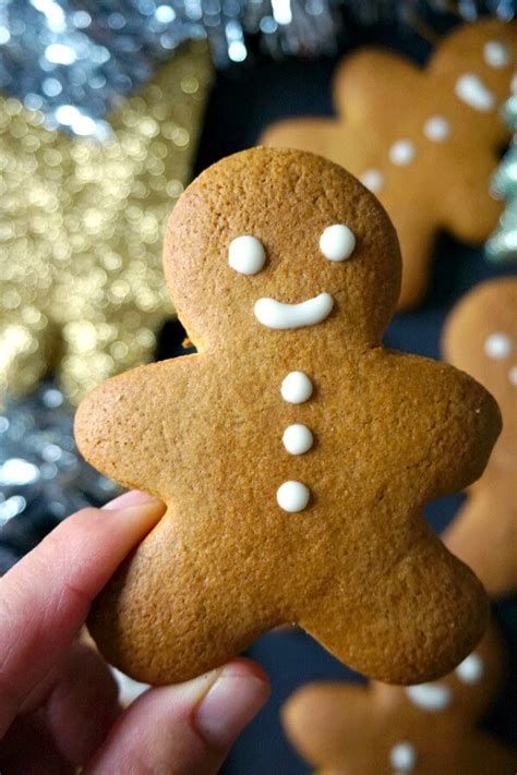 Best Gingerbread Cookie Recipe, Classic Christmas Treats, Gingerbread Man Recipe, Easy Gingerbread Cookies, Best Gingerbread Cookies, Gingerbread Recipes, Soft Gingerbread, Gingerbread Cottage, Gingerbread Cookies Decorated