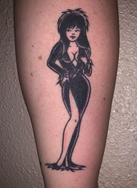 Elvira Tattoo, Traditional Tattoo Pin Up, Illusion Tattoos, Optical Illusion Tattoos, Optical Illusion Tattoo, Grunge Tattoo, Funky Tattoos, Goth Tattoo, Mommy Tattoos