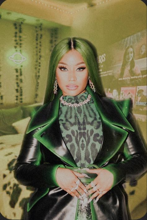 Nicki Minaj Green Aesthetic, Nicki Minaj Green Hair, Nicki Minaj In Green, Nicki Minaj Green, Nicki Lewinsky, Nicki Minaj Wallpaper, Nicki Minaj Pictures, Alphabet Wallpaper, Ariana Grande Pictures