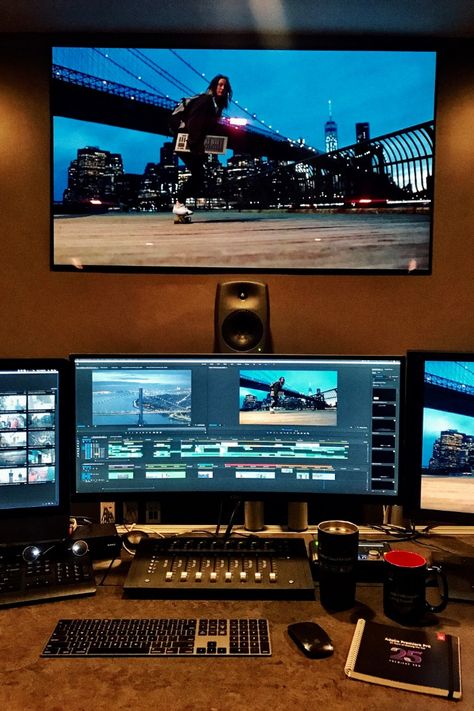 Film Editor Workspace, Film Editing Studio, Editing Room Design, Film Studio Design, Video Editing Room, Editor Setup, Production Design Film, Editor Life, Filming Studio