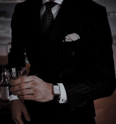 Gomez Addams, Estilo Hipster, Man In A Suit, Gentleman Aesthetic, Bad Boy Aesthetic, Minimalist Aesthetic, Character Aesthetic, Suit And Tie, Black Aesthetic