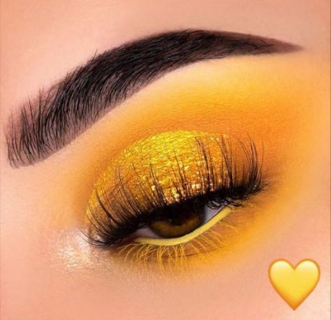 Yellow Eye Looks, Hufflepuff Makeup Looks, Eye Makeup Yellow, Yellow Makeup Looks, Yellow Eyeshadow Looks, Pikachu Makeup, Birthday Makeup Ideas, Eyeshadow Rainbow, Edc Makeup