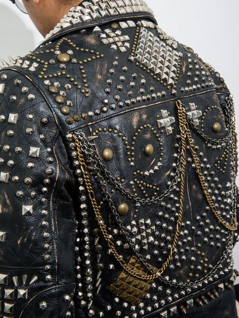 Custom Biker Jacket, Estilo Burning Man, Gucci Leather Jacket, Punk Leather Jacket, Painted Fashion, Biker Fashion, Studded Leather Jacket, Studded Jacket, Leather Jacket Outfits