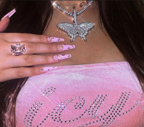 Y2k Baddie, Grunge Pictures, Girl Gang Aesthetic, Pink Wallpaper Girly, Pink Tumblr Aesthetic, Y2k Accessories, Pink Glam, Y2k Vibes, Baby Pink Aesthetic