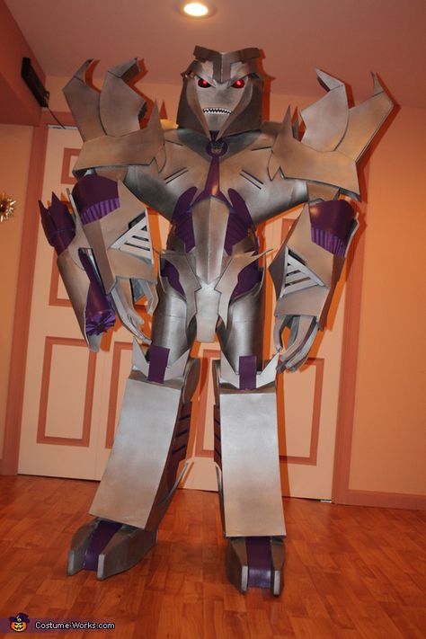 Megatron Transformers Prime - 2013 Halloween Costume Contest Transformer Costume, Halloween Costumes 2014, Costume Works, Homemade Halloween Costumes, Diy Halloween Costume, Halloween Costume Contest, Halloween Costumes Makeup, Transformers Prime, Costume Contest