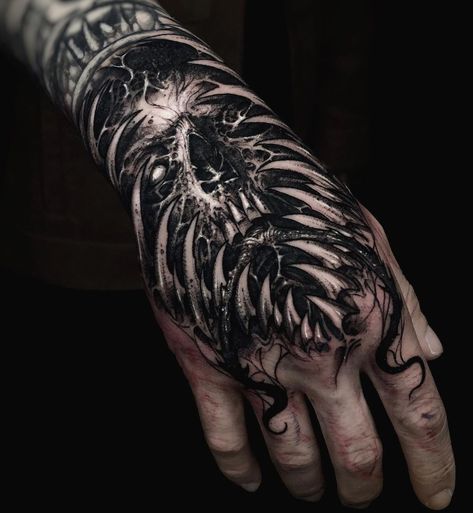 🕸Dark Black Worker🕸 on Instagram: “◾️Dark freehand◾️ 'creature hand' 🤚🏼🩸 Thank you!!! @_blk_seon #handtattoo #darktattoo #darkart #tattoos #freehandtattoo #blackwork…” Dark Hand Tattoos, Hand Tattoos For Men, Lion Forearm Tattoos, Mouth Tattoo, Bio Organic Tattoo, Tooth Tattoo, Evil Skull Tattoo, Neo Tattoo, Skull Art Tattoo