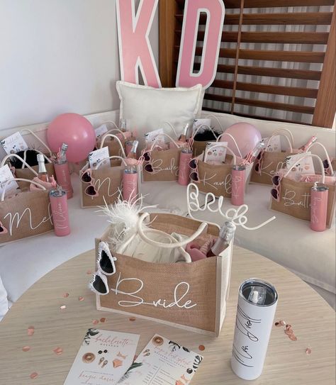 Batchloret Party Bags, Bachelorette Party Basket, Bachelorette Party Ideas Gift Bags, Bridal Party Gifts Bachelorette Party, Bride Goodie Bag, Bag For Wedding Outfit, Bride Goodie Bag Ideas, Bride Gift Bag Ideas, Bachelorette Goody Bag Ideas Diy