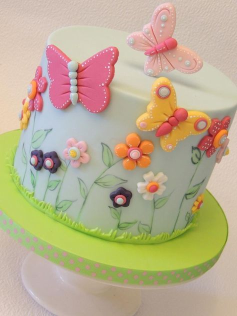 Simple Flowers & Butterflies - cake by Shereen - CakesDecor Birthday Cake Flowers, Birthday Cakes Girls Kids, Kue Fondant, Butterfly Birthday Cakes, Butterfly Birthday Party, 1st Birthday Cakes, Cake Flowers, Baby Birthday Cakes, Butterflies And Flowers