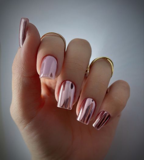 Chrome nails set, rosegold, nailtrend, mirror nails Nails Chrome Designs, Fall Nails Chrome, Chrome Nail Colors, Ombre Chrome Nails, Metallic Nails Design, Chrome Designs, Gold Chrome Nails, Chrome Nail Polish, Mauve Nails