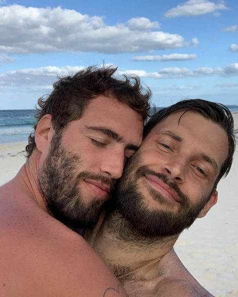 Gay Aesthetic, Men Kissing, Gay Romance, Bear Men, Love Is Love, Two Men, Gay Love, On Holiday, Man In Love