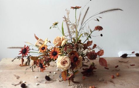 Blomme Rangskikkings, Autumn Florals, Flourish Design, Event Centerpiece, Fall Flower Arrangements, Ikebana Flower Arrangement, Fall Florals, Wedding Themes Fall, Fall Wedding Flowers