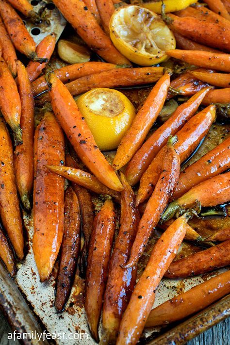 Tuscan-Style Roasted Carrots - Simple and flavorful, these roasted carrots are addictively delicious! Italian Thanksgiving Recipes, Italian Thanksgiving, Thanksgiving Desserts Pumpkin, Healthy Cheese, Hey Mama, Glazed Carrots, Family Feast, Carrot Recipes, Family Cookbook