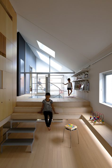 Mini Loft, Architects Office, Split Level House, Arch Interior, Interior Stairs, Level Homes, Split Level, House Built, Japanese House