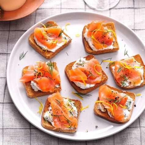 Lemon-Herb Salmon Toasts Best Bruschetta Recipe, Salmon And Cream Cheese, Herb Salmon, Crostini Appetizers, Bruschetta Recipe, Lemon Herb, Coleslaw Recipe, Läcker Mat, Toast Recipes