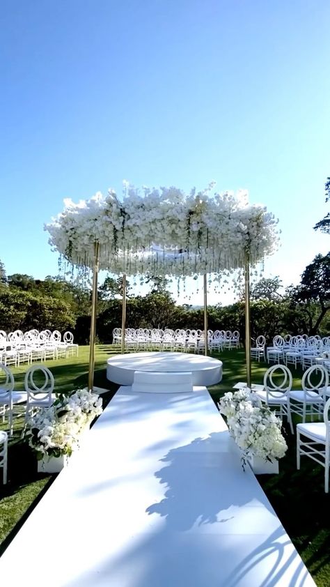 tantawanbloom on Instagram: This ceremony design was so massive and beautiful . Congratulations Briana and Marc.. 06.18.22 San Francisco. . . . . . . . . Planner:… Ceremony Platform Wedding, Platform For Wedding Ceremony, Circle Stage Design, Round Wedding Ceremony, Outdoor Ceremony Backdrop, Wedding Structures, Circle Ceremony, Beach Wedding Setup, Ceremony Backdrop Outdoor