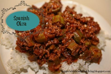 Spanish Okra: I want to make this TONIGHT para la familia. This looks absolutely delicious! #SouthernFood #SoulFood #Okra Crockpot Supper, Okra Recipes, One Pot Meal, Easy One Pot Meals, Cooked Rice, Crockpot Dishes, Lunch Recipes Healthy, Garden Recipes, Tomato Juice