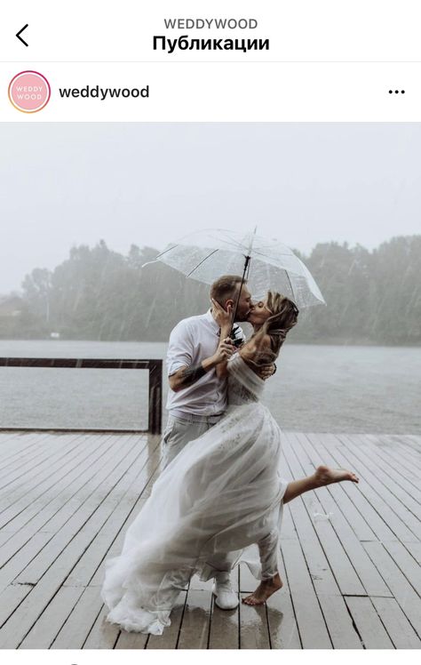 Rainy Beach Wedding Pictures, Wedding In Rain Photography, Wedding Photo Rain, Rainy Wedding Photography, Wedding Pictures Rain, Rainy Day Wedding Photos, Wedding Rain Photography, Rainy Day Wedding Pictures, Rain Wedding Photos