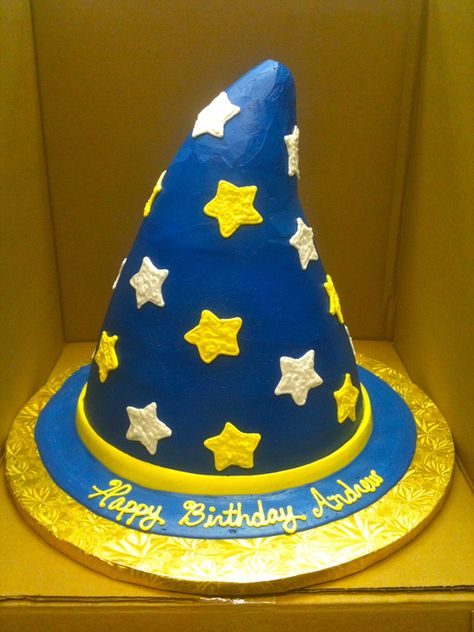 I want to make this for Neil Merlin's B-day! Magician Cake, Hat Birthday Cake, Magician Party, Wizard Party, Sugar Bread, Magic Party, Hat Cake, Wizard Hat, Cake Central