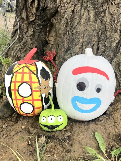 Toy Story Pumpkins Painting, Cartoon Painted Pumpkins, Toy Story Pumpkin Painting, Toy Story Pumpkin Ideas, Cartoon Pumpkin Painting, Forky Pumpkin, Halloween Baby Pictures, Cute Painted Pumpkin Ideas, Pumpkin Inspo