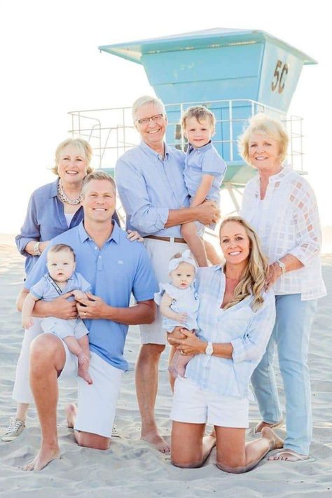 Family Portrait Photography Poses, Family Beach Pictures Outfits, Pictures On The Beach, Beach Picture Outfits, Big Family Photos, Beach Photography Family, Beach Photo Session, Family Beach Portraits, Gray Photography