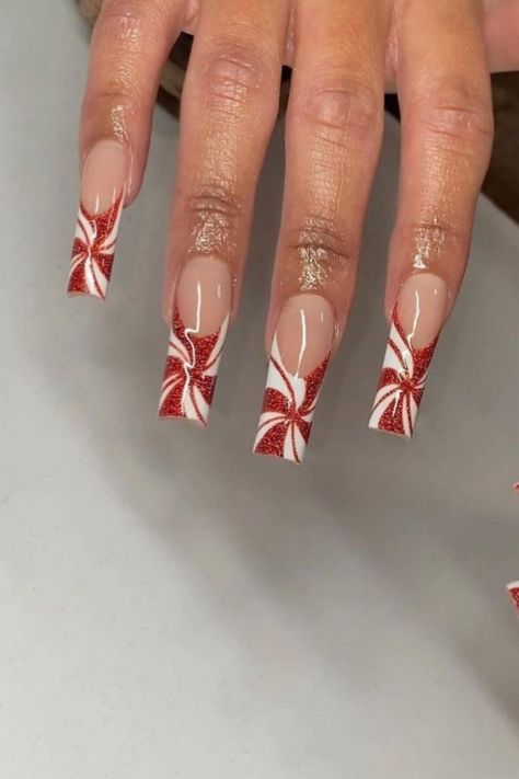 Get festive with Christmas Candy Cane nail designs! Perfect for holiday parties or adding cheer to your look. Discover creative ideas for a stunning manicure. Christmas Candy Cane Nails, Candy Cane Nail Designs, Candy Cane Nail, Holiday Nail Colors, Nail Noel, Xmas Nail Designs, Lux Nails, Swirl Nail Art, Feet Nail Design