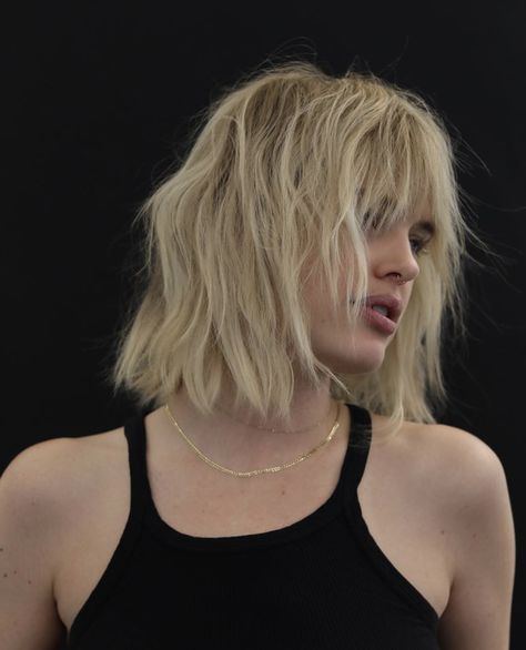 TAYLOR. Hair Inspo Ideas, Taylor Bagley, Wallpaper Rap, Dry Texture Spray, Anh Co Tran, Bangs Bob, Hype Wallpaper, Blonde Hair With Bangs, Shorter Hair