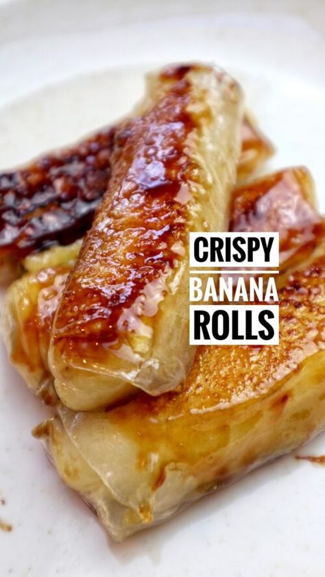 Crispy Banana Rolls from @whenmeateatsveg - ResepMamiku.com Fruit Spring Rolls, Banana Rolls, Rice Paper Spring Rolls, Banana Spring Rolls, Rice Paper Recipes, Banana And Rice, Ripe Banana Recipe, Banana Roll, Banana Dessert Recipes