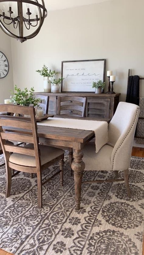 Rustic Home Decor Dining Room, Dark Wood Kitchen Table And Chairs, Farmhouse Rustic Dining Room, Dining Room With Hardwood Floors, Dining Room Table With Different Head Chairs, Greige Dining Room Ideas, Diningrooms Farmhouse, Dining Room Sets Farmhouse, Modern Farmhouse Dining Room Decor Ideas