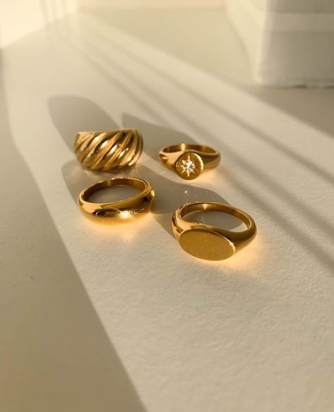 Jewellery Aesthetic, Expensive Jewelry Luxury, Gold Jewelry Simple Necklace, Gold Rings Fashion, Golden Ring, Gold Jewelry Simple, Fame Dr, Jewelry Fashion Trends, Classy Jewelry