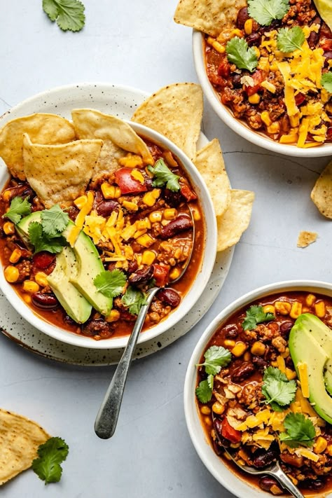 Healthy turkey chili made with lean ground turkey, kidney beans and corn. This famous recipe is perfectly spiced, packed with plenty of protein and fiber, and is simply the BEST. Make it on the stovetop or in your slow cooker for an easy, delicious weeknight dinner. #chili #healthydinner #mealprep #dinner Best Turkey Chili, Cozy Fall Dinner Recipes, Healthy Turkey Chili Recipe, Firehouse Chili, Ground Turkey Chili Recipe, Healthy Chilli, Crockpot Ground Turkey, Healthy Turkey Chili, Healthy Chili Recipe Turkey