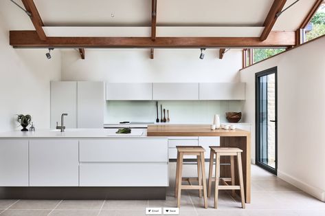 Farmhouse White Kitchen, Luxury White Kitchen, Design My Kitchen, Wooden Kitchen Cabinets, Modular Kitchen Cabinets, Bath Somerset, Apartment Modern, Farmhouse White, Kitchen Designer