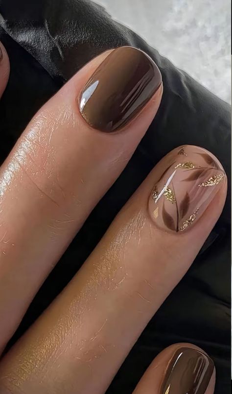 Short Simple Elegant Nails, Natural Nail Mani, Single Nail Design Ring Finger, Sport Short Nails, Brown And Gold Nails Short, Structured Gel Manicure Designs, Nails Short Autumn, Square Fall Nail Designs, Short Square Fall Nails