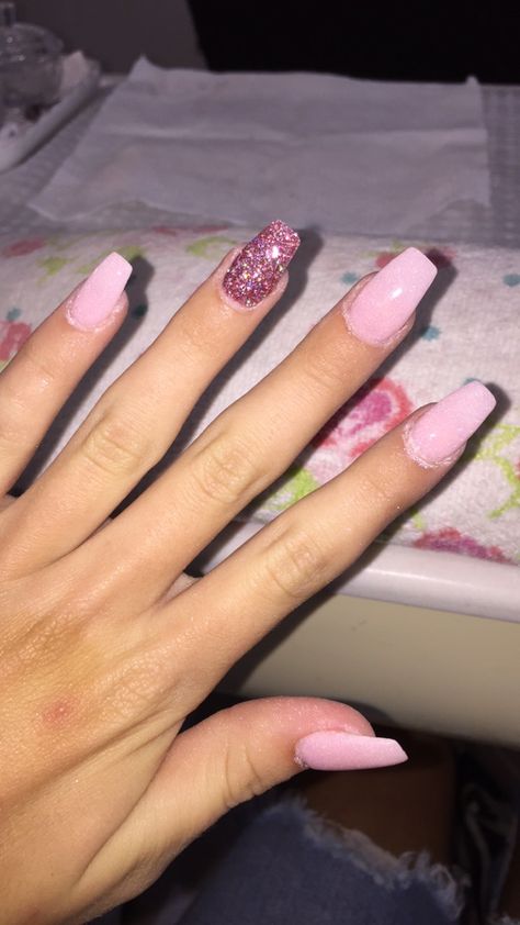 Pink Acrylic Nails For Prom, Nails To Go With Sparkly Pink Dress, 18th Birthday Nails Ideas Short, Pink Nails Prom Sparkle, Pink Sweet 16 Birthday Nails, Pink Soarkly Nails, Pink Prom Nails Acrylic, Pink Sparkle Birthday Nails, Berry Glitter Nails