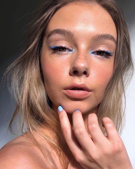 To Try, Blue And, Smink Inspiration, Makeup Eyes, Nude Makeup, Creative Makeup Looks, Blue Eyeshadow, Festival Makeup, Glowy Makeup