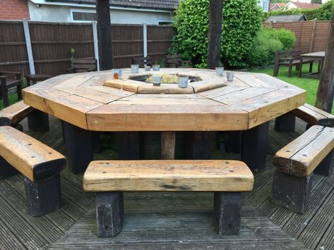 Taproom Design, Sleeper Furniture, Sleeper Table, Garden Table Plans, Railway Sleepers Garden, Picnic Benches, Sleepers In Garden, Pub Garden, Pub Furniture