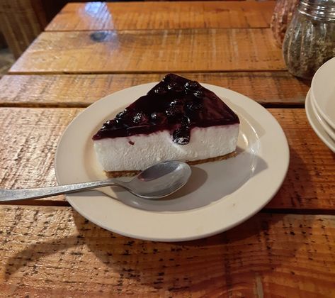 Blueberry Cheesecake Aesthetic, Cheesecake Aesthetic, House Gadgets, Cheesecake Cake, New York Cheesecake, Blueberry Cheesecake, Cake Lover, Food Dessert, Coffee Addict