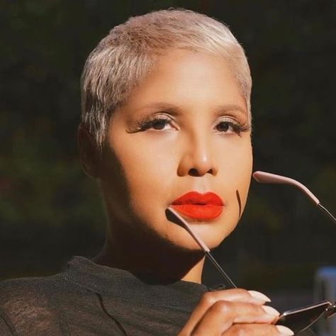 Toni Braxton Short Hair, Short Hair 90s, Ash Blonde Pixie, 90s Pixie, Short Platinum Blonde Hair, Hair 90s, Black Natural Hair Care, Short Relaxed Hairstyles, Natural Hair Short Cuts