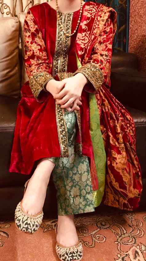 Lovely plachi designer velvet suit 💕 Banarasi Dress Designs Pakistani, Velvette Designer Suits, Plachi Velvet Dress Design, Casual Bridal Dress, Velvet Suit Design, Velvet Dress Designs, Pakistani Wedding Outfits, Hilarious Photos, Pakistani Dresses Casual