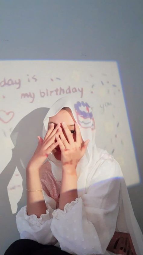 Birthday party, birthday idea, birthday girl, birthday queen, indonesian, hijabi, pink party, birthday proyektor, fashion Birthday Girl Hijab, Ide Foto Birthday, Hijabi Birthday Photoshoot, Birthday Hijab, Hijabi Birthday, Modest Lifestyle, Amusement Park Outfit, Photoshoot Birthday, Happy Birthday 18th