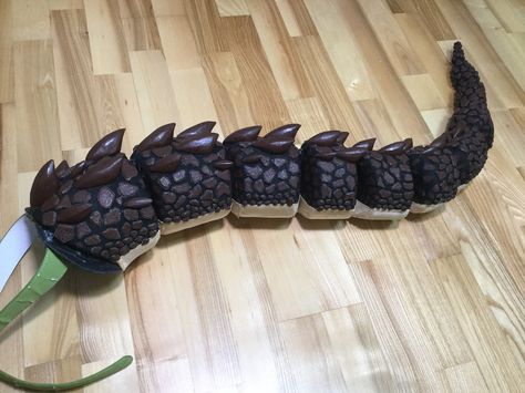 Realistic moving dragon tail for cosplay Diy Dragon Tail, Diy Dragon, Dragon Halloween, Dragon Tail, Dragon Crafts, Dragon Costume, Dragon Puppet, Cosplay Tutorial, Cosplay Diy